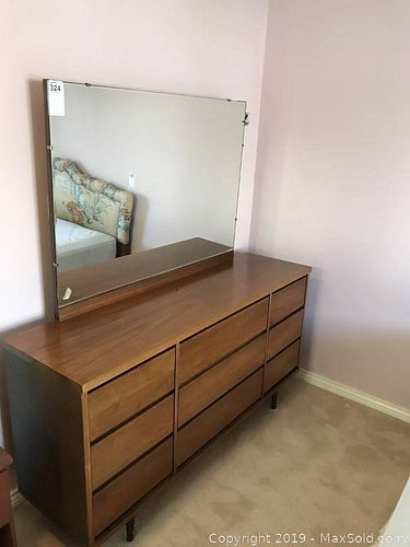 Lot #0324 (1 of 11)
