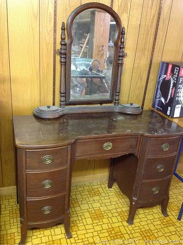 Lot #0841 (1 of 9)