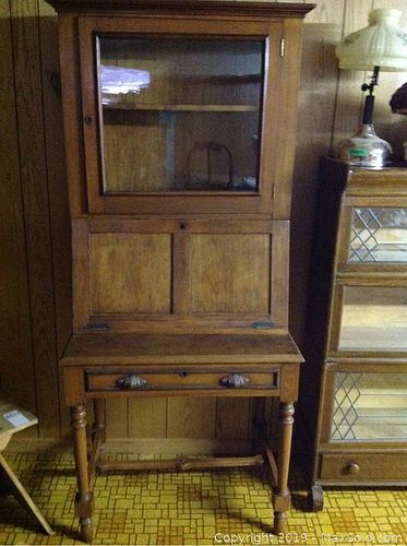 Lot #0850 (1 of 8)
