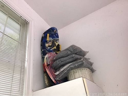Lot #0374 (1 of 4)