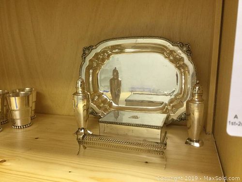 Lot #0429 (1 of 12)