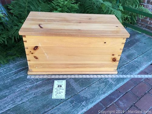 Lot #0029 (1 of 7)