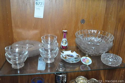 Lot #0677 (1 of 8)