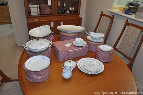 Lot #0685 (1 of 10)