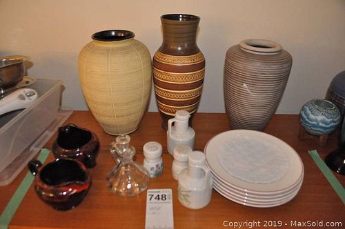 Lot #0748 (1 of 8)
