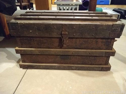 Lot #0008 (1 of 9)