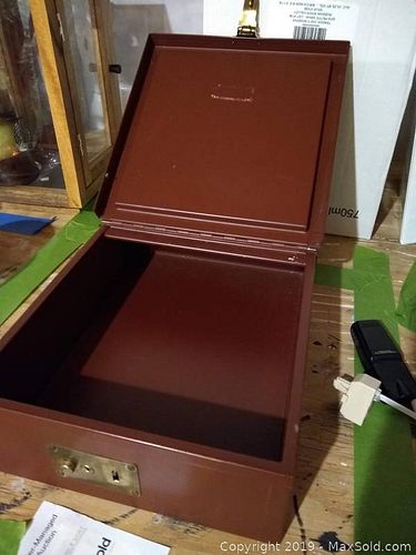 Lot #0011 (1 of 4)
