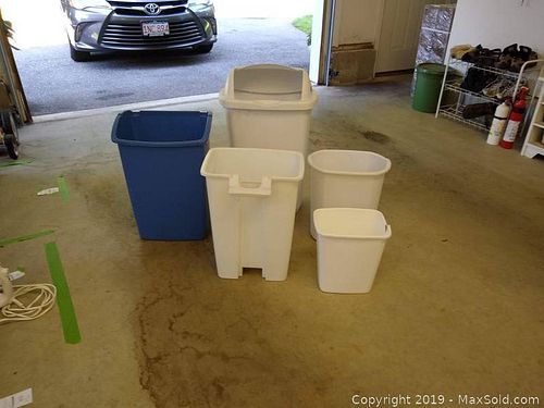 Lot #0033 (1 of 12)