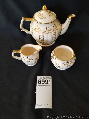Lot #0699 (1 of 8)