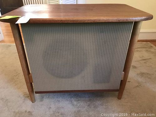 Lot #0040 (1 of 7)