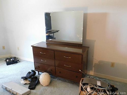 Lot #0270 (1 of 8)