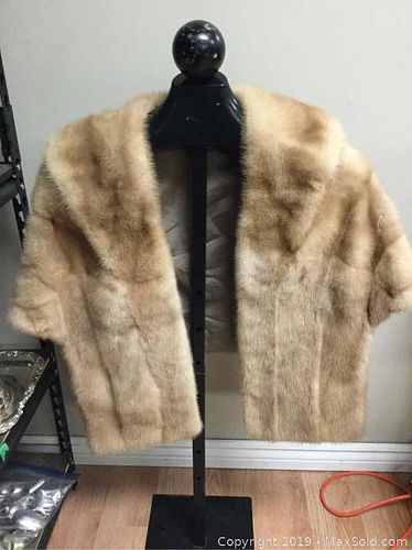 Lot #0081 (1 of 3)