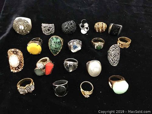 Lot #0114 (1 of 4)