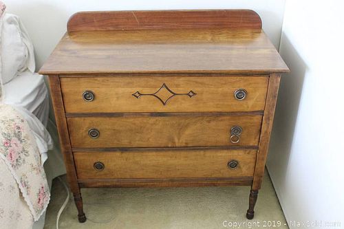 Lot #0252 (1 of 19)