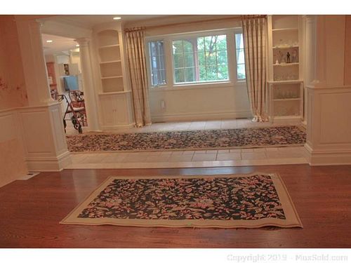 Lot #0665 (1 of 12)