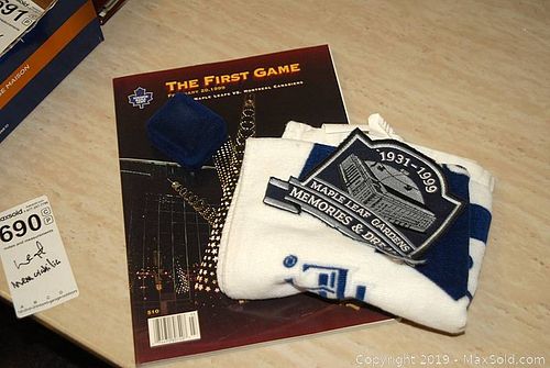 Lot #0690 (1 of 9)