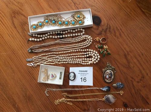 Lot #0016 (1 of 3)