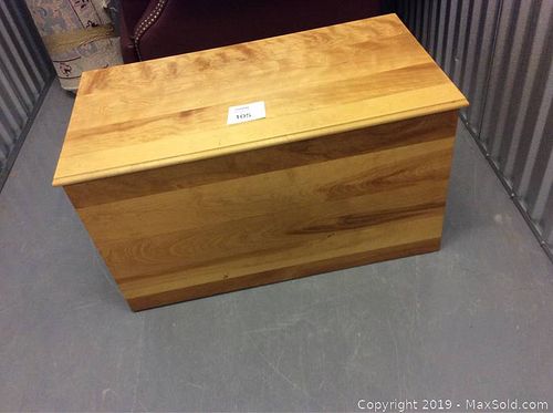 Lot #0105 (1 of 3)