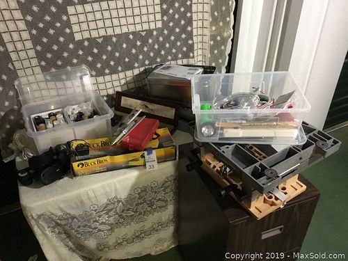 Lot #0033 (1 of 9)