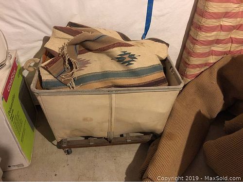 Lot #0668 (1 of 7)