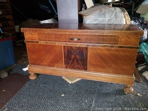 Lot #0004 (1 of 9)