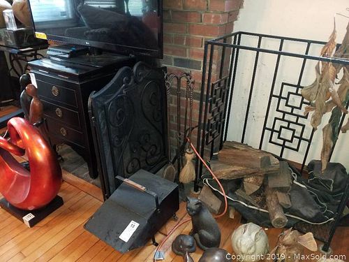 Lot #0018 (1 of 8)