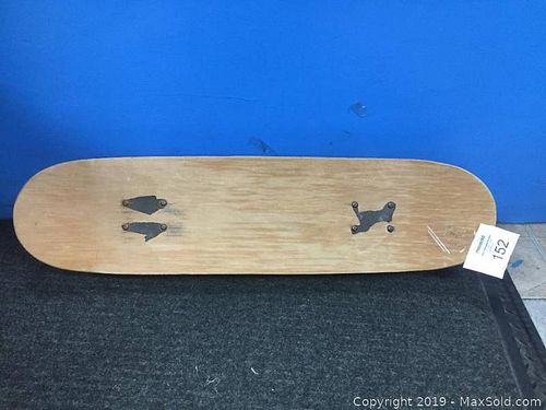 Lot #0152 (1 of 9)