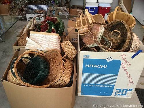 Lot #0571 (1 of 18)