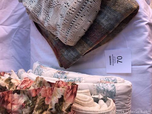 Lot #0070 (1 of 4)