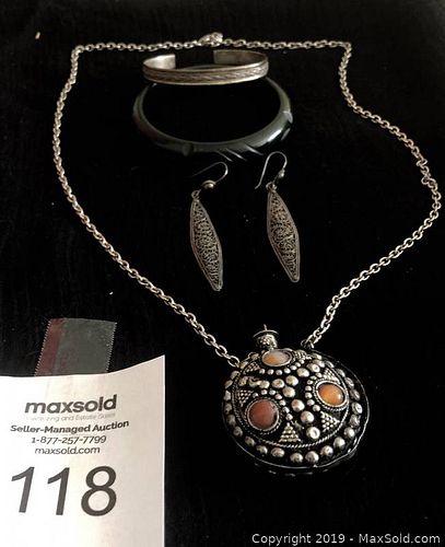 Lot #0118 (1 of 3)