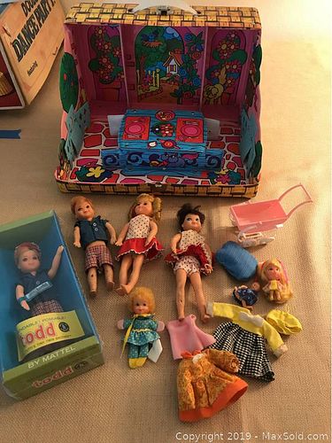 Lot #0121 (1 of 9)