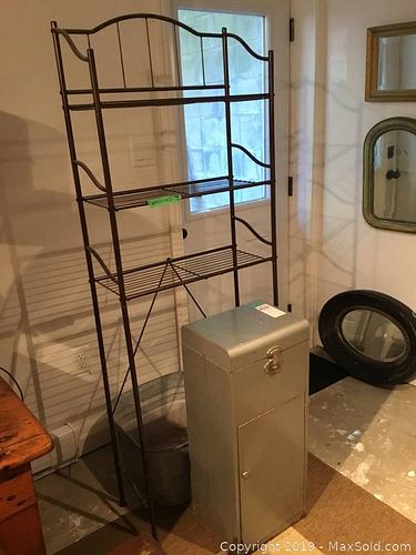 Lot #0433 (1 of 10)