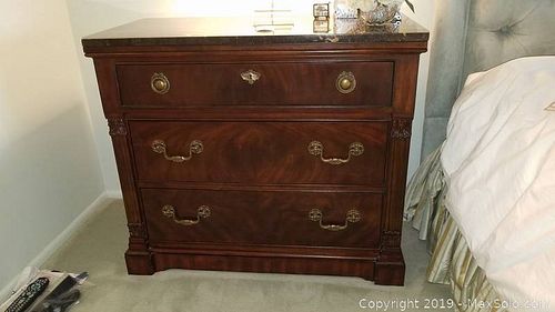 Lot #0653 (1 of 12)