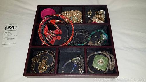 Lot #0689 (1 of 21)