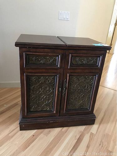 Lot #0043 (1 of 12)