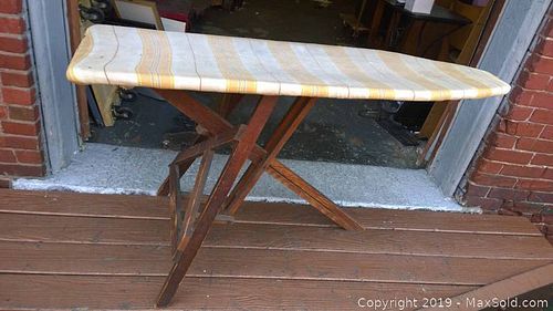 Lot #0025 (1 of 4)