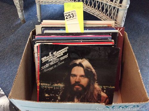 Lot #0253 (1 of 2)