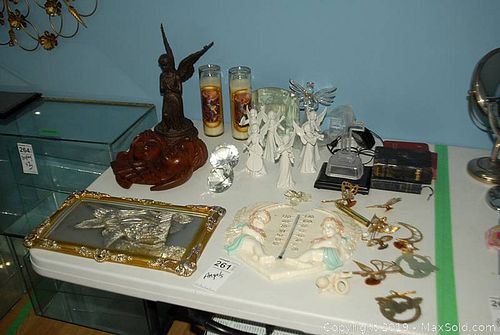 Lot #0261 (1 of 9)