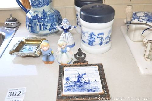 Lot #0302 (1 of 7)