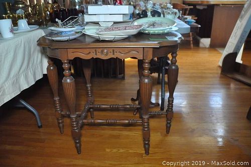 Lot #0319 (1 of 10)