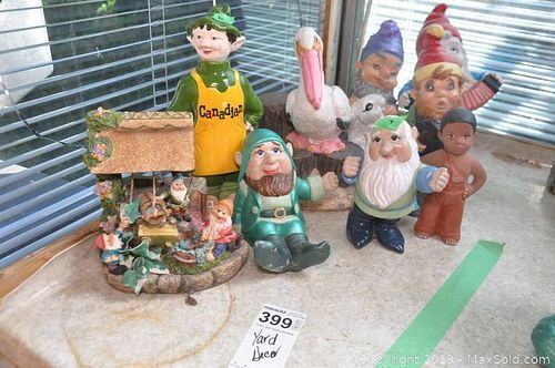 Lot #0399 (1 of 8)