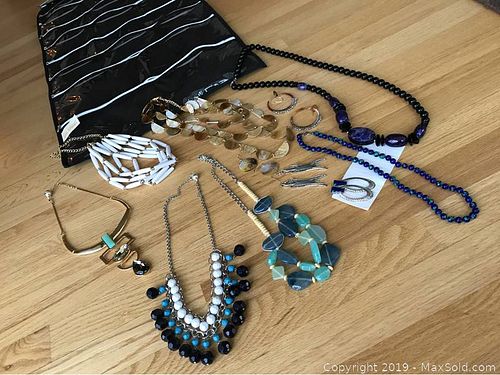 Lot #0085 (1 of 12)