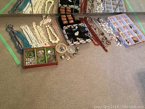 Lot #0050 (1 of 9)