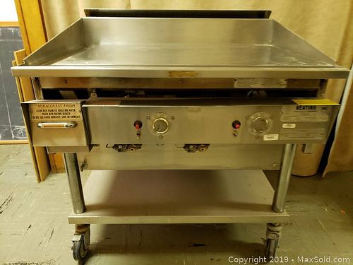 Lot #0027 (1 of 4)