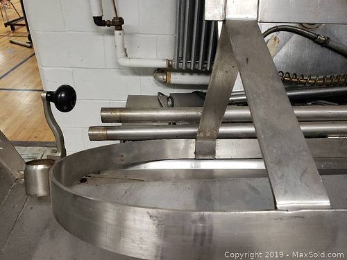 Lot #0046 (1 of 2)