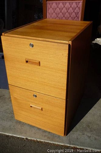 Lot #0084 (1 of 7)