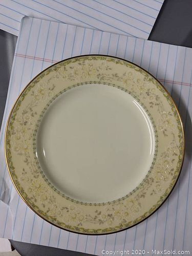 Lot #0047 (1 of 4)