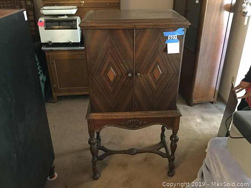 Lot #0927 (1 of 6)