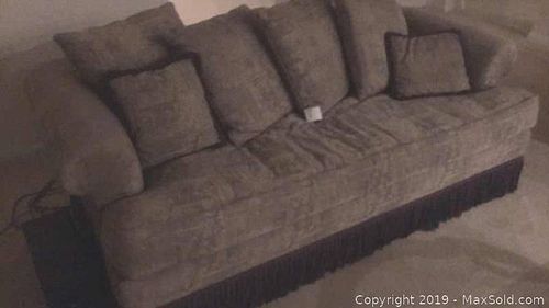 Lot #0005 (1 of 2)