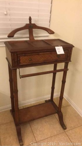Lot #0017 (1 of 2)